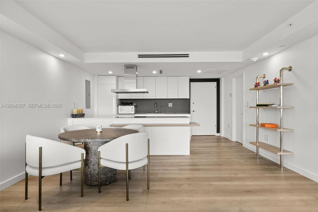 For Sale: $995,000 (1 beds, 1 baths, 895 Square Feet)