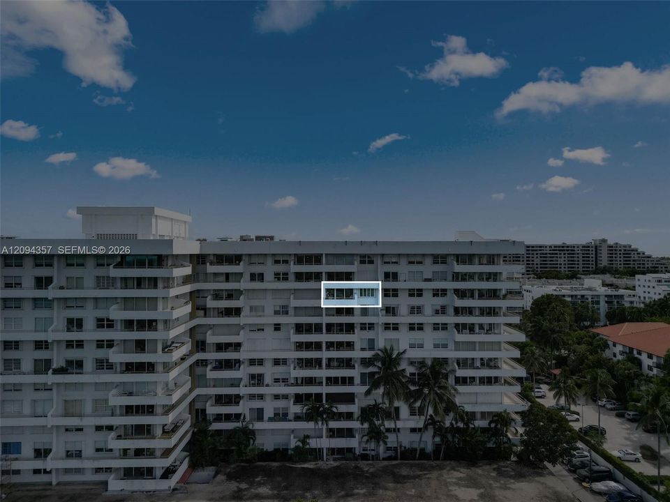 For Sale: $995,000 (1 beds, 1 baths, 895 Square Feet)