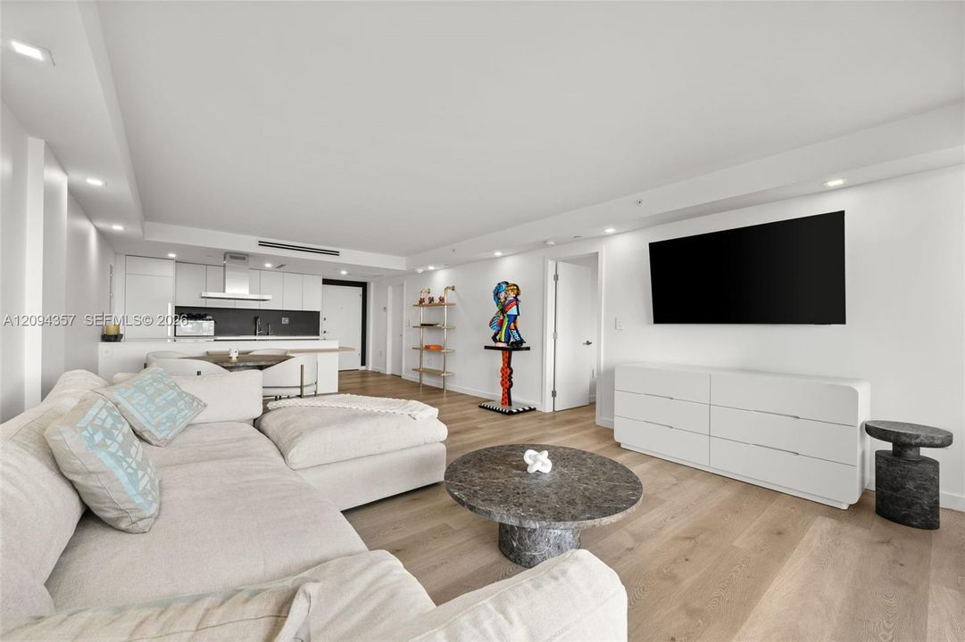 For Sale: $995,000 (1 beds, 1 baths, 895 Square Feet)