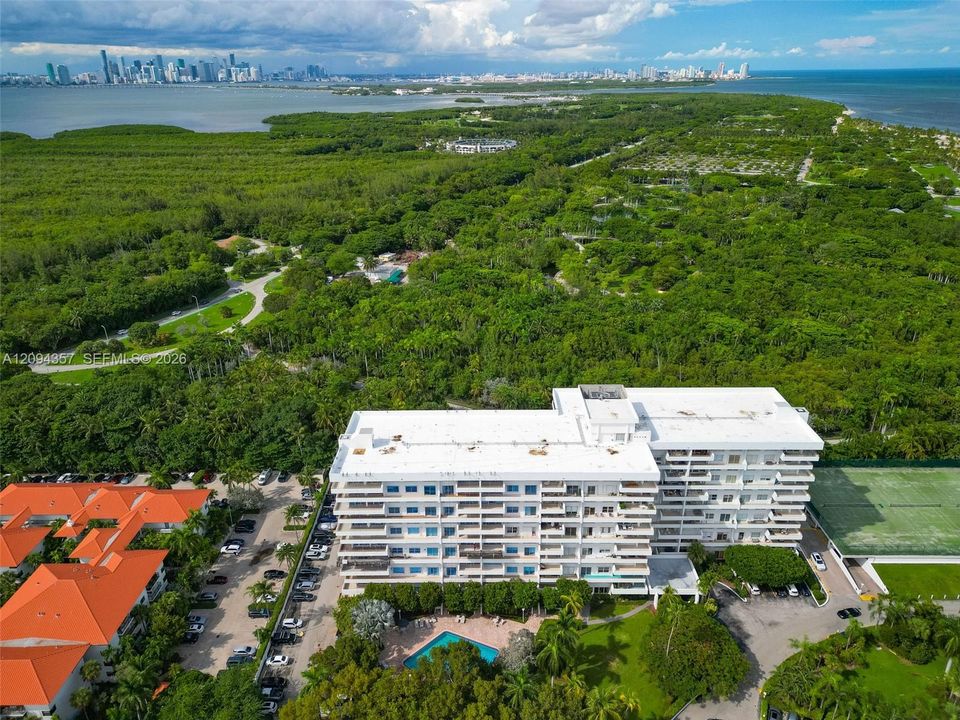For Sale: $995,000 (1 beds, 1 baths, 895 Square Feet)