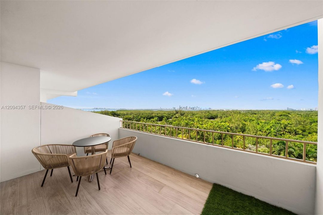 For Sale: $995,000 (1 beds, 1 baths, 895 Square Feet)