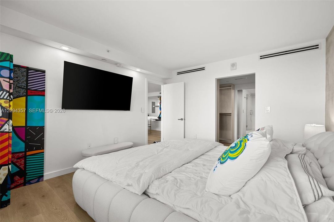 For Sale: $995,000 (1 beds, 1 baths, 895 Square Feet)