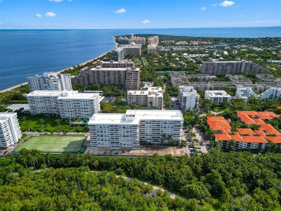 For Sale: $995,000 (1 beds, 1 baths, 895 Square Feet)