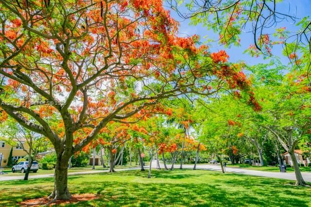 En Venta: $1,999,000 (3 camas, 3 baños, 1761 Pies cuadrados)