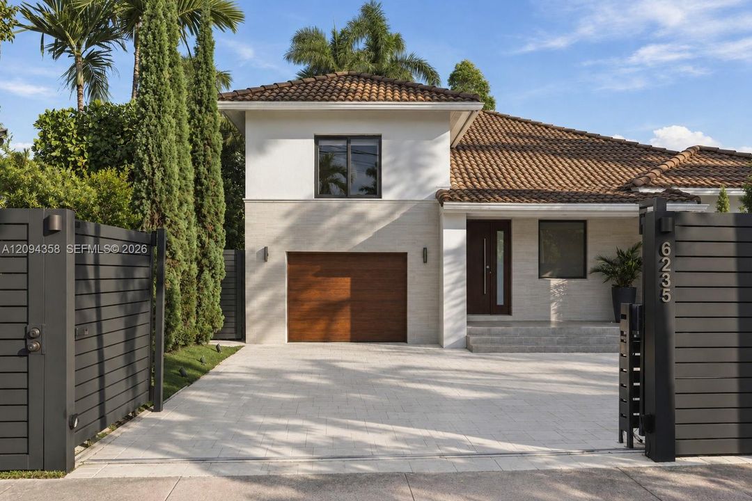 En Venta: $1,999,000 (3 camas, 3 baños, 1761 Pies cuadrados)