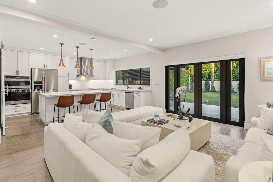 En Venta: $1,999,000 (3 camas, 3 baños, 1761 Pies cuadrados)