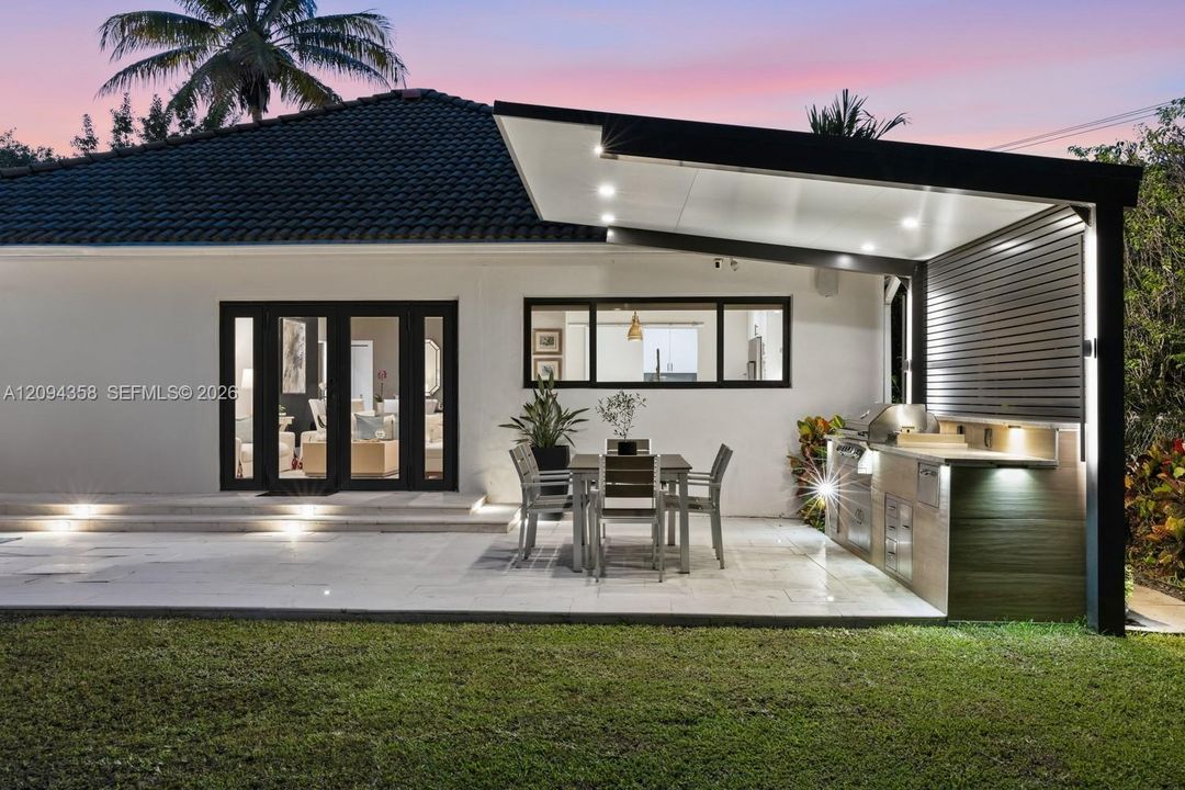 En Venta: $1,999,000 (3 camas, 3 baños, 1761 Pies cuadrados)
