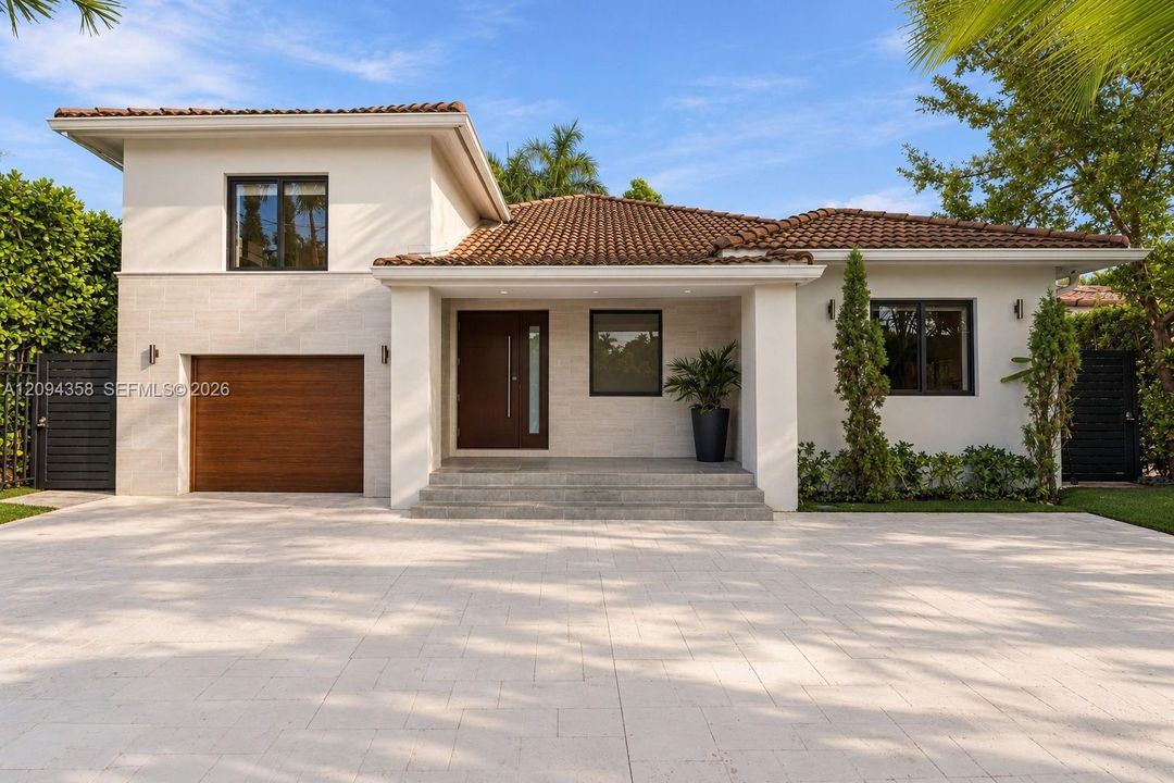 En Venta: $1,999,000 (3 camas, 3 baños, 1761 Pies cuadrados)