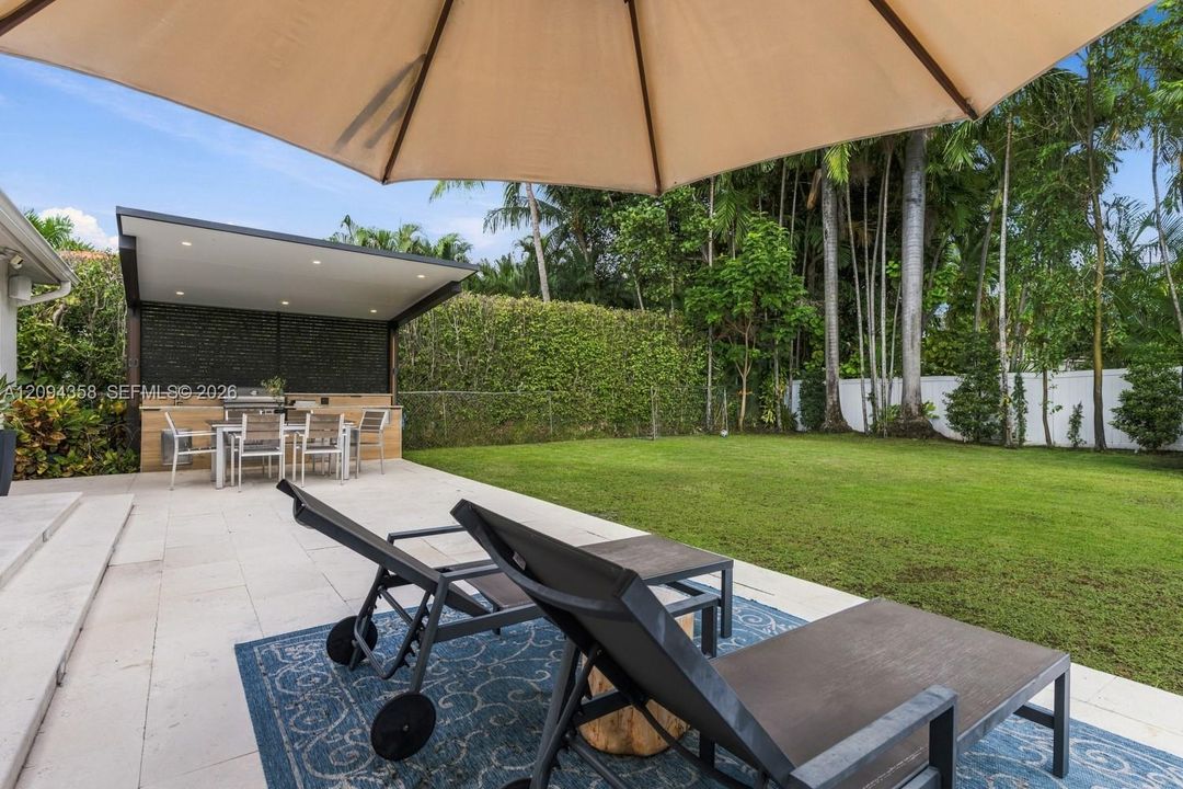 En Venta: $1,999,000 (3 camas, 3 baños, 1761 Pies cuadrados)