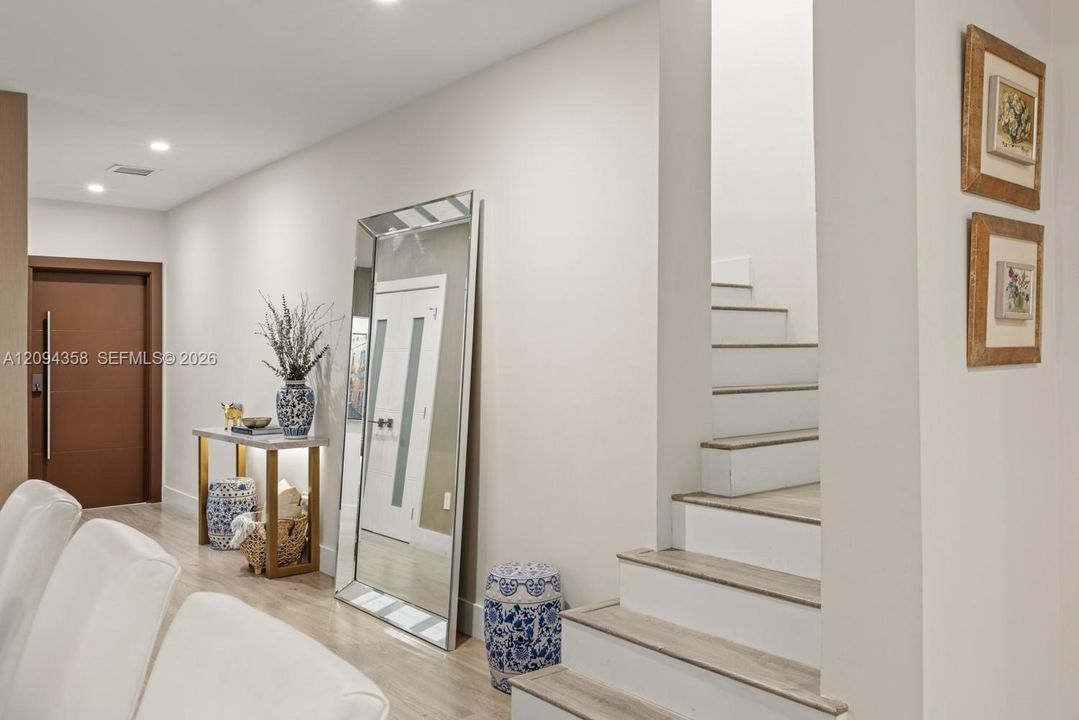 En Venta: $1,999,000 (3 camas, 3 baños, 1761 Pies cuadrados)