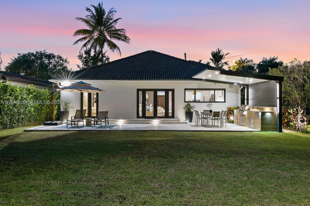 En Venta: $1,999,000 (3 camas, 3 baños, 1761 Pies cuadrados)