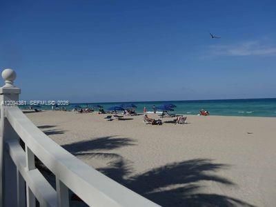 For Sale: $450,000 (1 beds, 1 baths, 874 Square Feet)