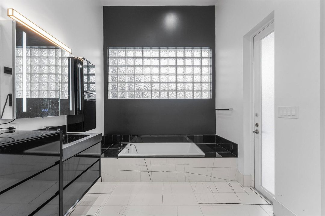 021-6821NorthGrandeDrive-BocaRaton-FL-33