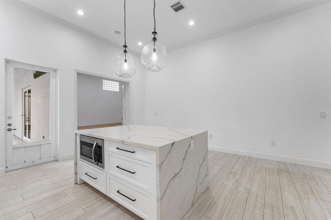 009-6821NorthGrandeDrive-BocaRaton-FL-33