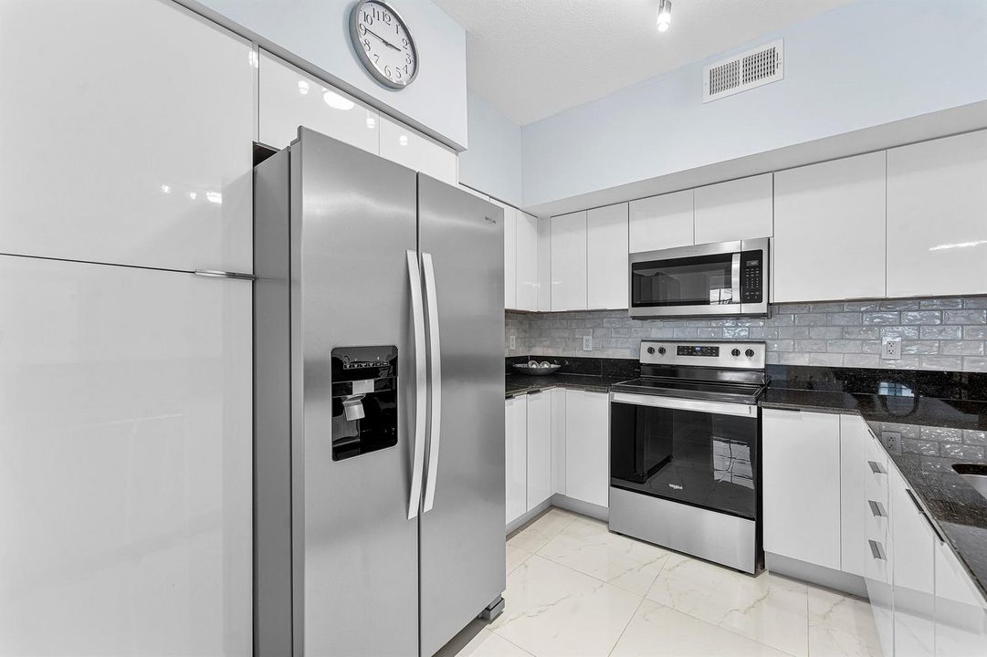 010-233SouthFederalHighway-605-BocaRaton