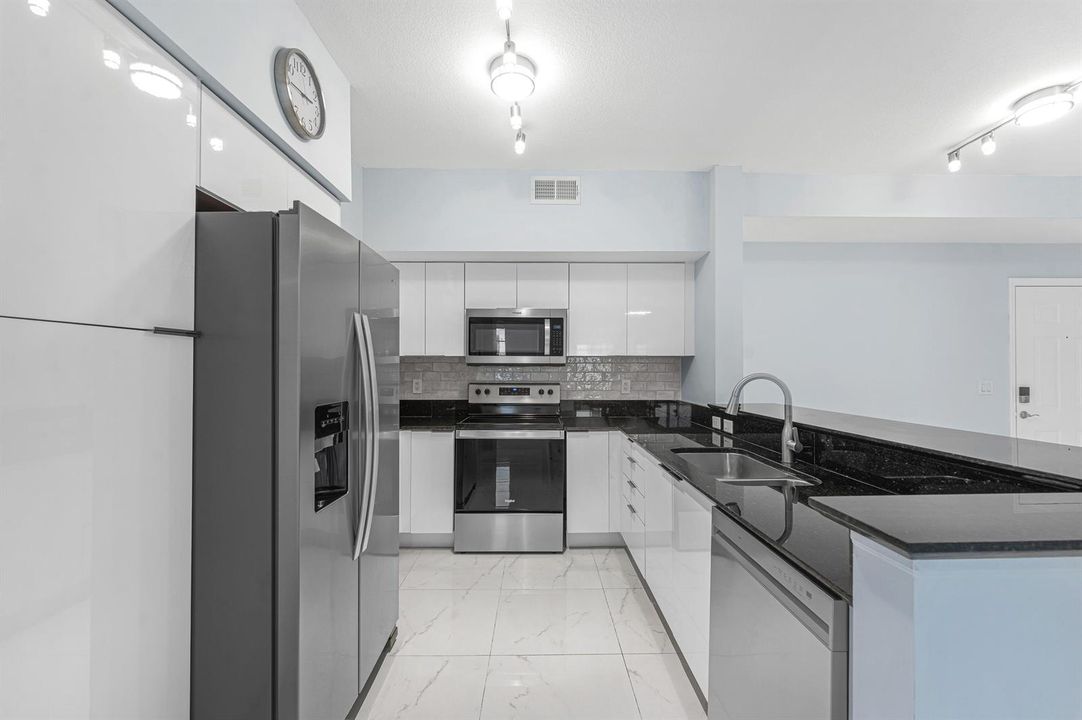 008-233SouthFederalHighway-605-BocaRaton