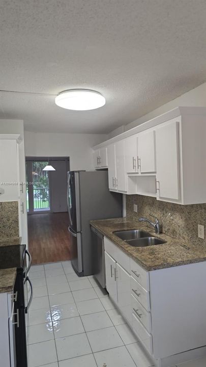For Sale: $170,000 (2 beds, 2 baths, 1015 Square Feet)