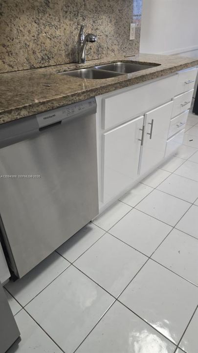 For Sale: $170,000 (2 beds, 2 baths, 1015 Square Feet)