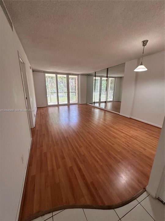 For Sale: $170,000 (2 beds, 2 baths, 1015 Square Feet)