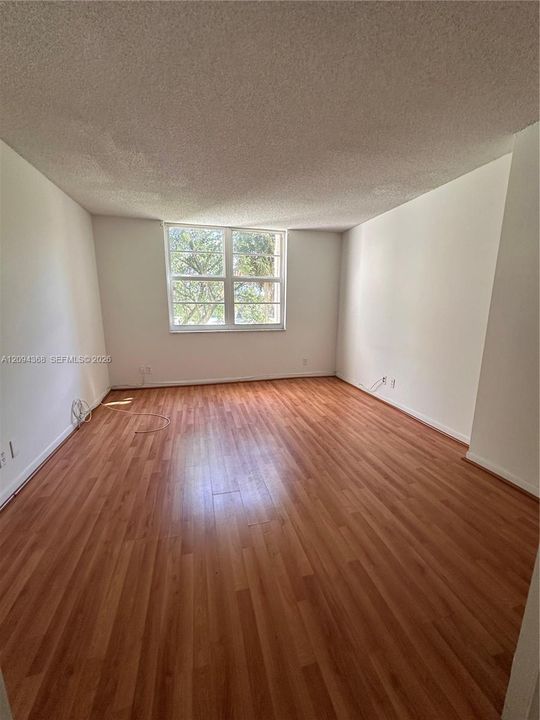 For Sale: $170,000 (2 beds, 2 baths, 1015 Square Feet)