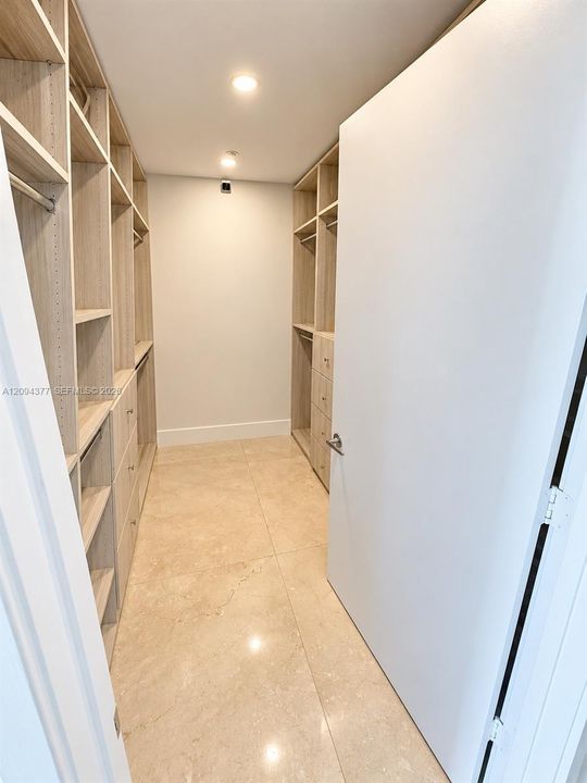 For Sale: $1,450,000 (2 beds, 2 baths, 1828 Square Feet)