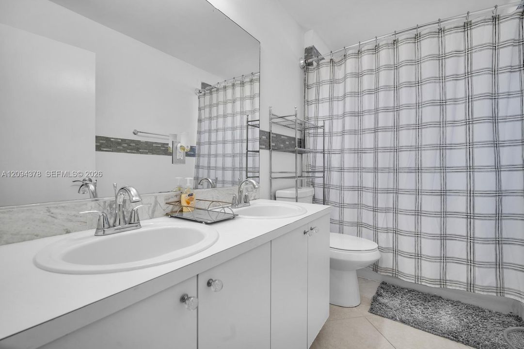 En Venta: $500,000 (4 camas, 2 baños, 2383 Pies cuadrados)