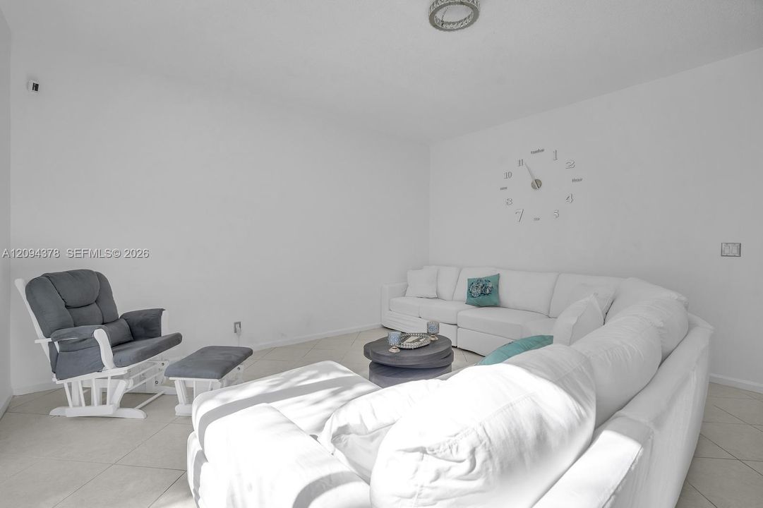 En Venta: $500,000 (4 camas, 2 baños, 2383 Pies cuadrados)