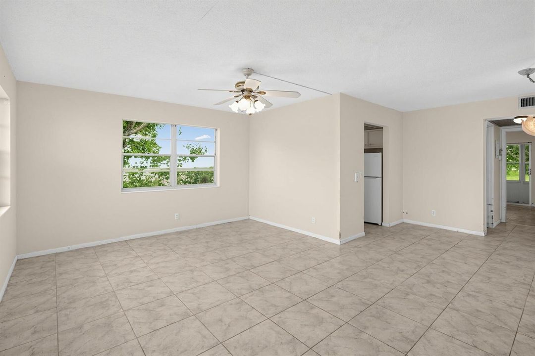 12_245_Camden_K-Living_room-0299