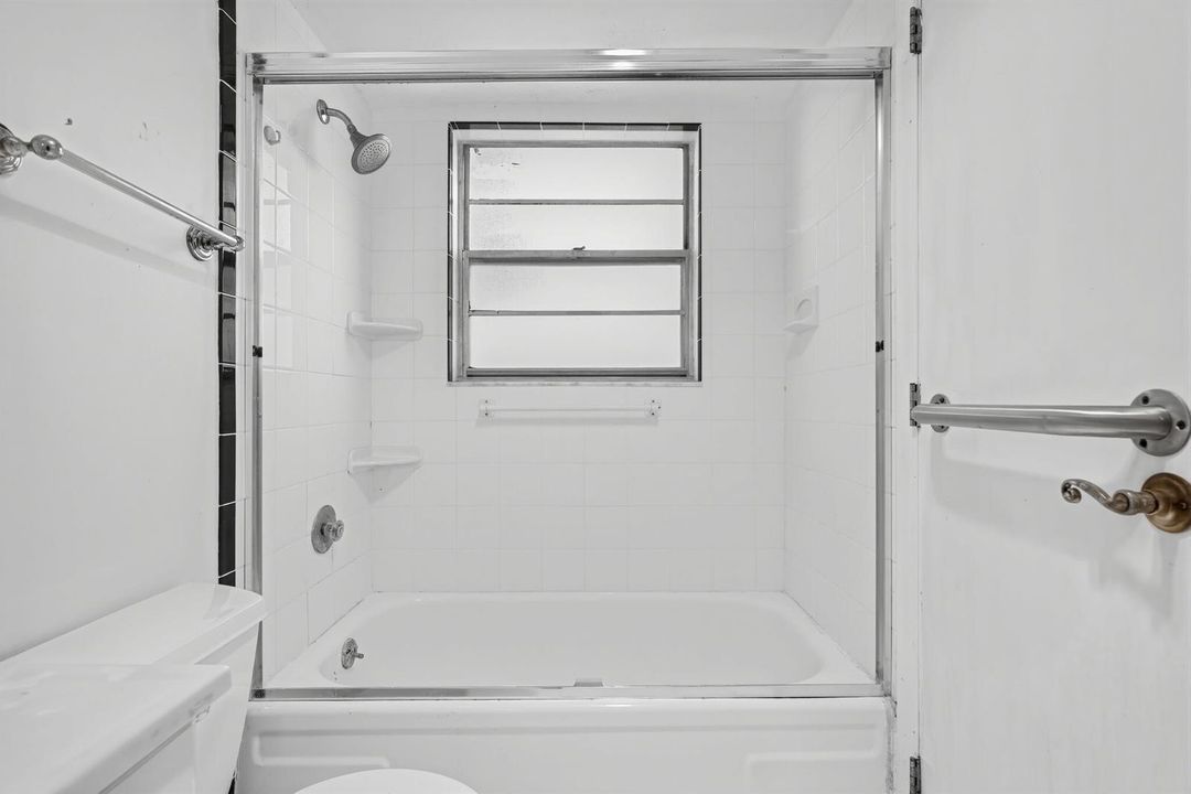 24_245_Camden_K-Bathroom-0321