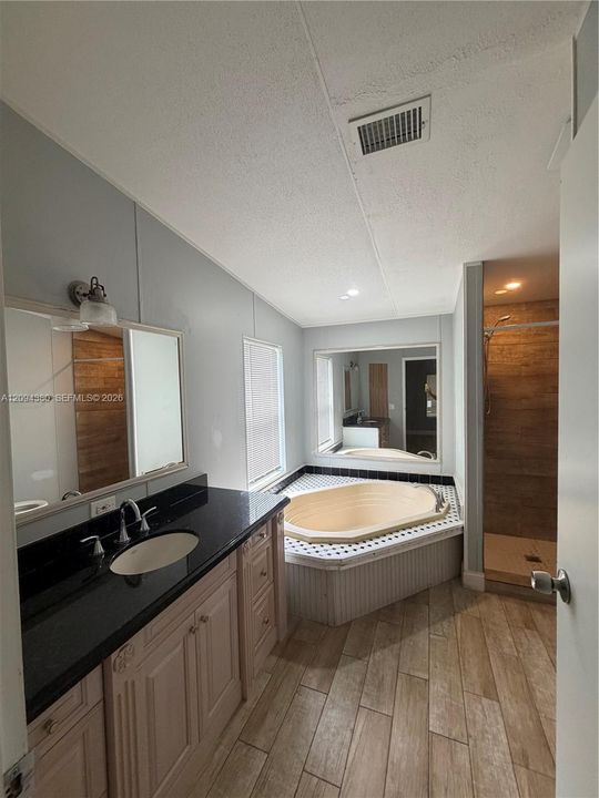 For Rent: $2,590 (3 beds, 2 baths, 1430 Square Feet)
