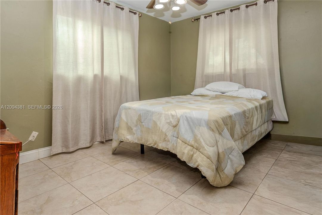 For Sale: $579,990 (5 beds, 2 baths, 1891 Square Feet)