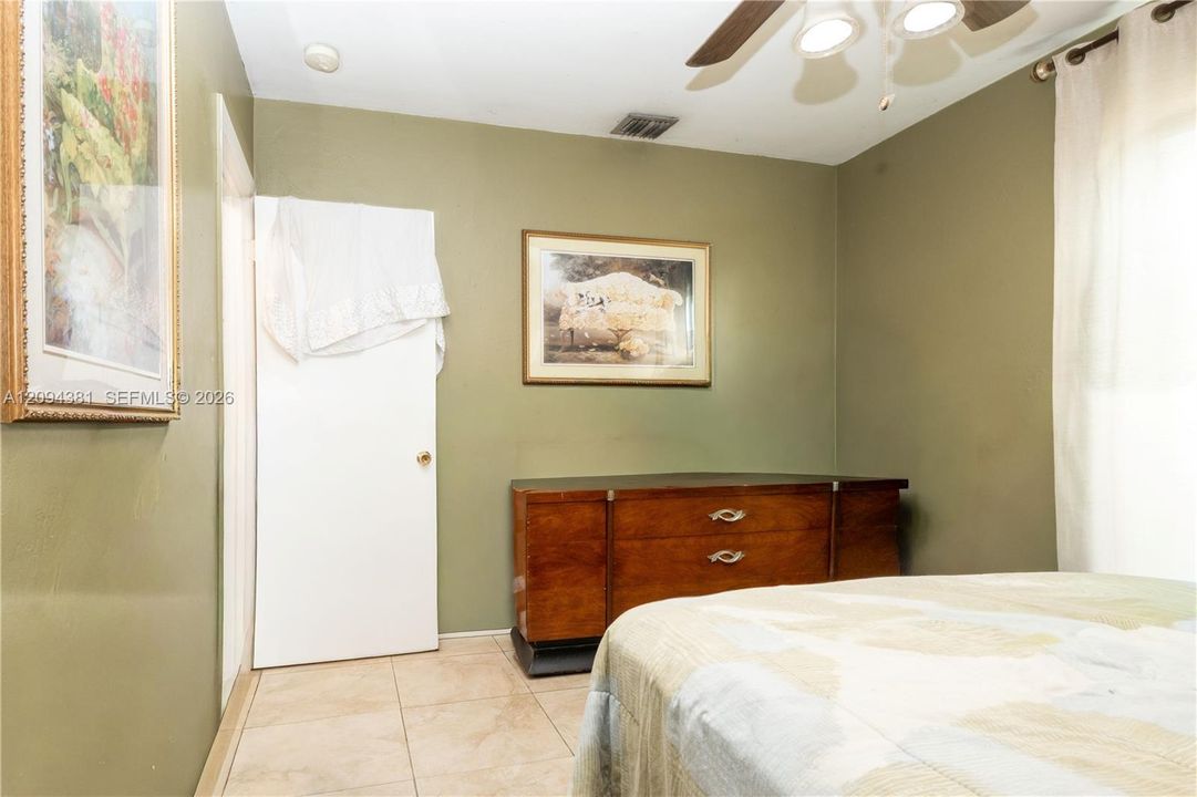 For Sale: $579,990 (5 beds, 2 baths, 1891 Square Feet)