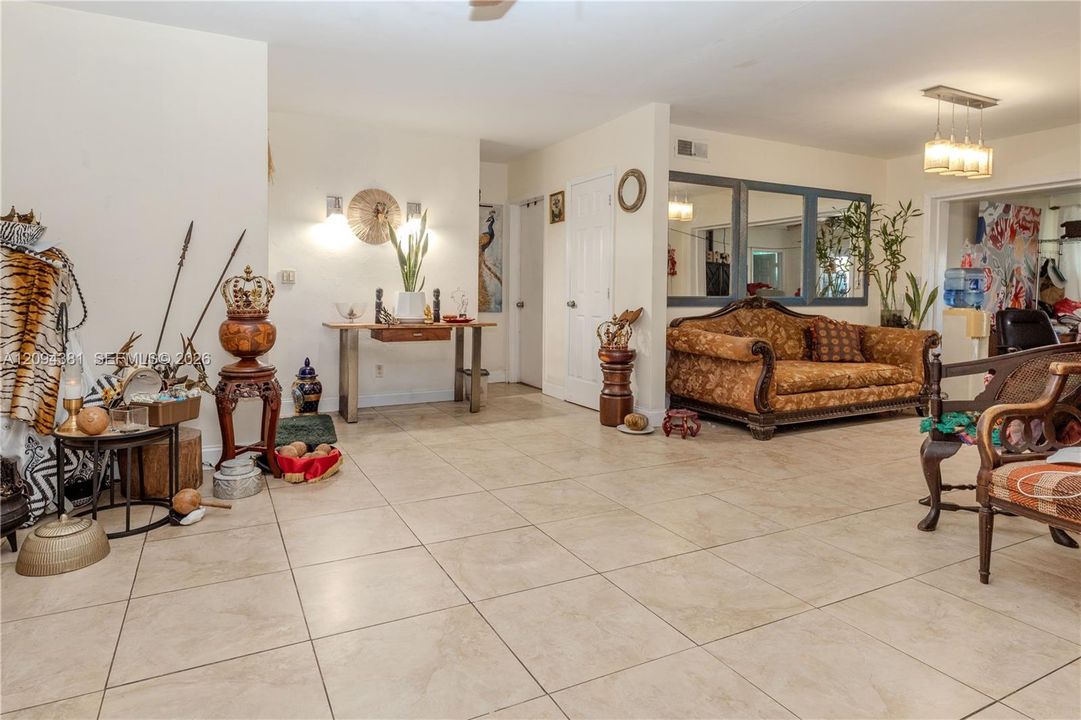 For Sale: $579,990 (5 beds, 2 baths, 1891 Square Feet)