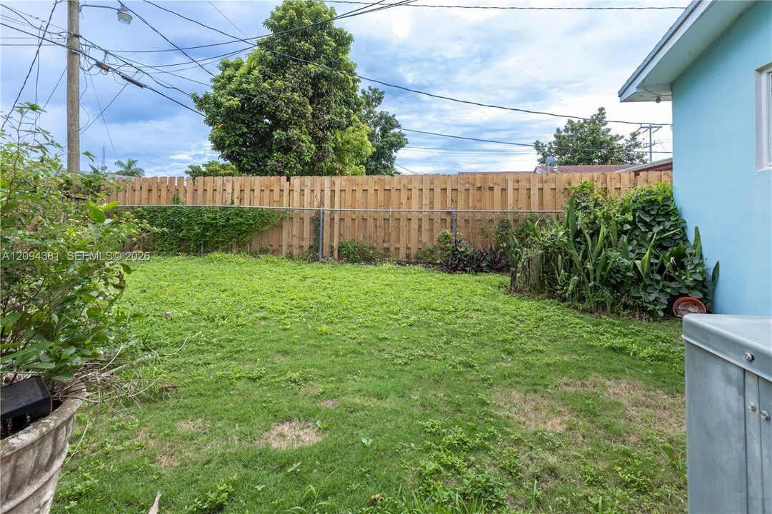 For Sale: $579,990 (5 beds, 2 baths, 1891 Square Feet)