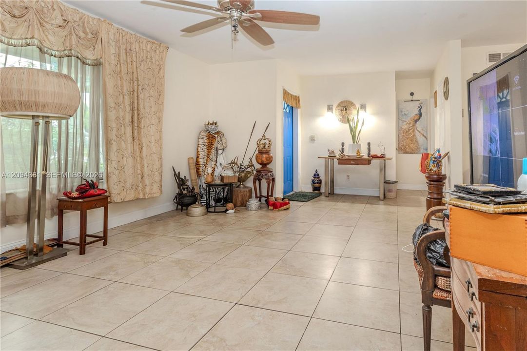 For Sale: $579,990 (5 beds, 2 baths, 1891 Square Feet)