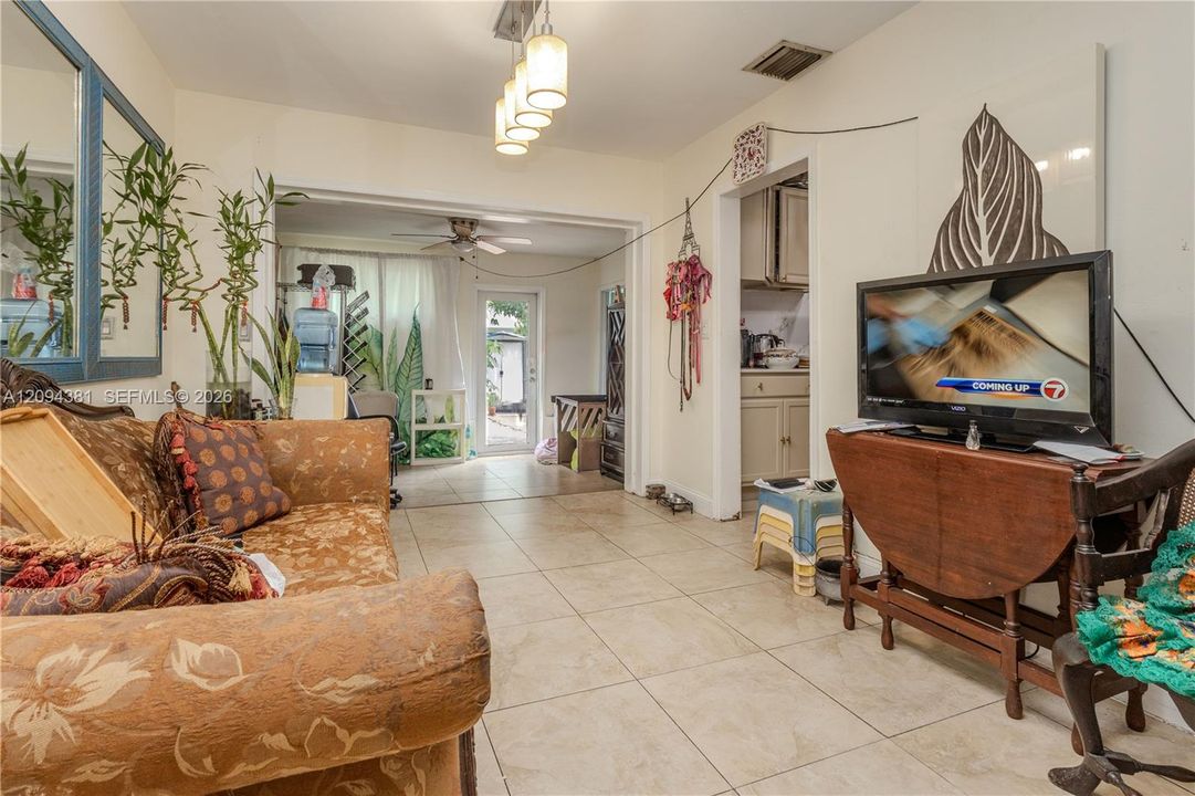 For Sale: $579,990 (5 beds, 2 baths, 1891 Square Feet)