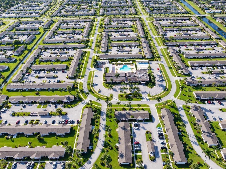 На продажу: $138,900 (2 спален, 2 ванн, 910 Квадратных фут)