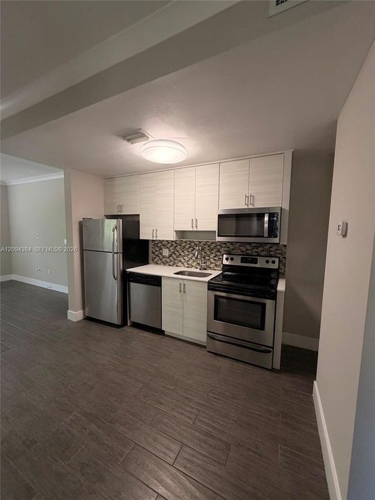 For Rent: $1,900 (1 beds, 1 baths, 650 Square Feet)