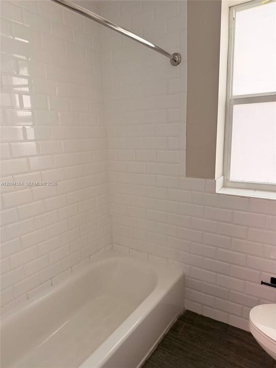For Rent: $1,900 (1 beds, 1 baths, 650 Square Feet)