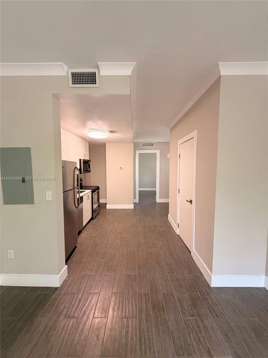 For Rent: $1,900 (1 beds, 1 baths, 650 Square Feet)