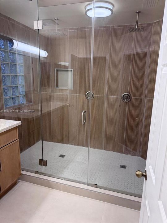 En Venta: $950,000 (5 camas, 4 baños, 2466 Pies cuadrados)