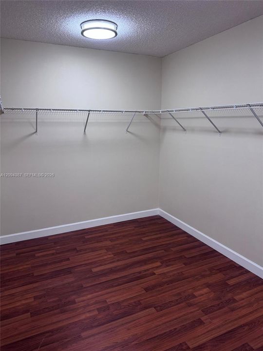 En Venta: $950,000 (5 camas, 4 baños, 2466 Pies cuadrados)
