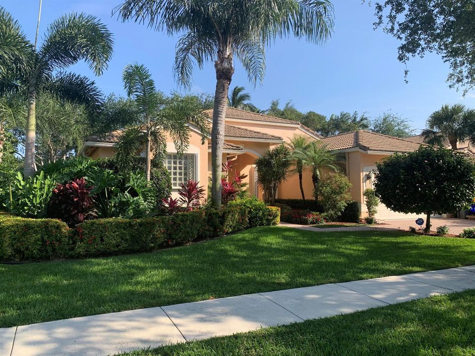 FRONT OF HOUSE