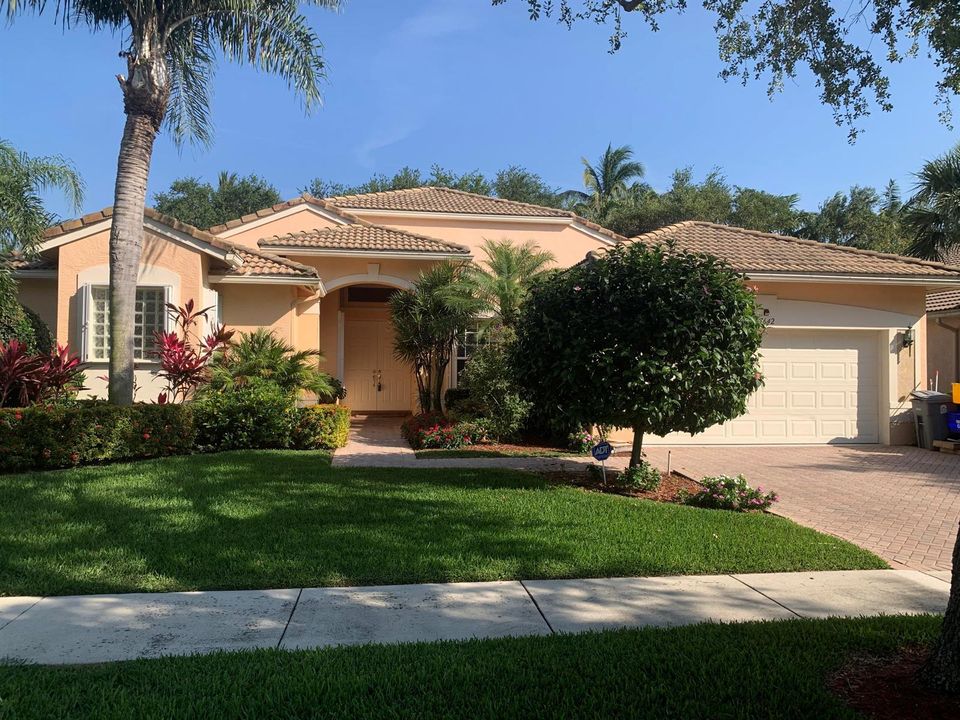 FRONT OF HOUSE