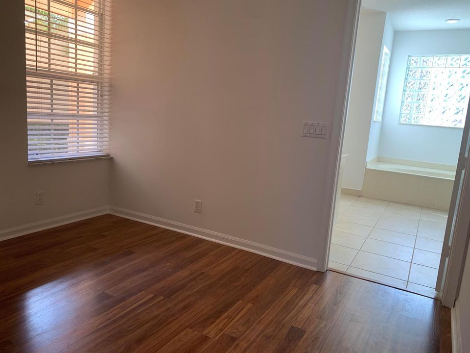 OFFICE IN MASTER BEDROOM