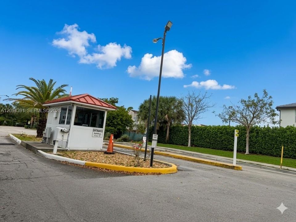 For Sale: $75,000 (1 beds, 1 baths, 644 Square Feet)