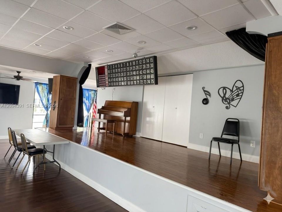 For Sale: $75,000 (1 beds, 1 baths, 644 Square Feet)