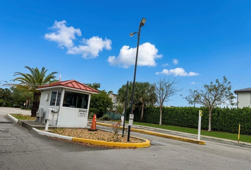 For Sale: $75,000 (1 beds, 1 baths, 644 Square Feet)
