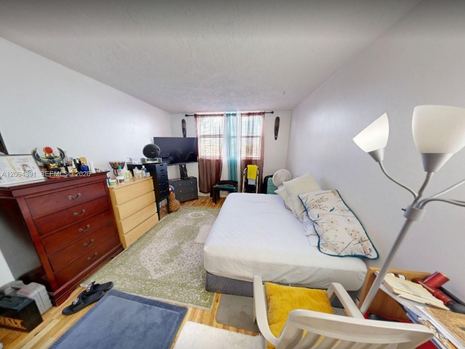 For Sale: $75,000 (1 beds, 1 baths, 644 Square Feet)