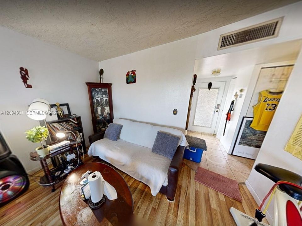 For Sale: $75,000 (1 beds, 1 baths, 644 Square Feet)